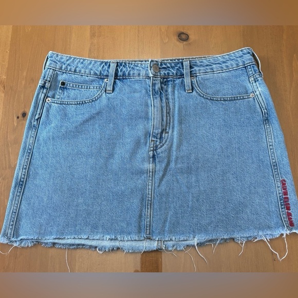 Calvin Klein Jeans, Low-Rise Denim Mini Skirt With Frayed Hem, Size 30, Blue - Picture 2 of 8